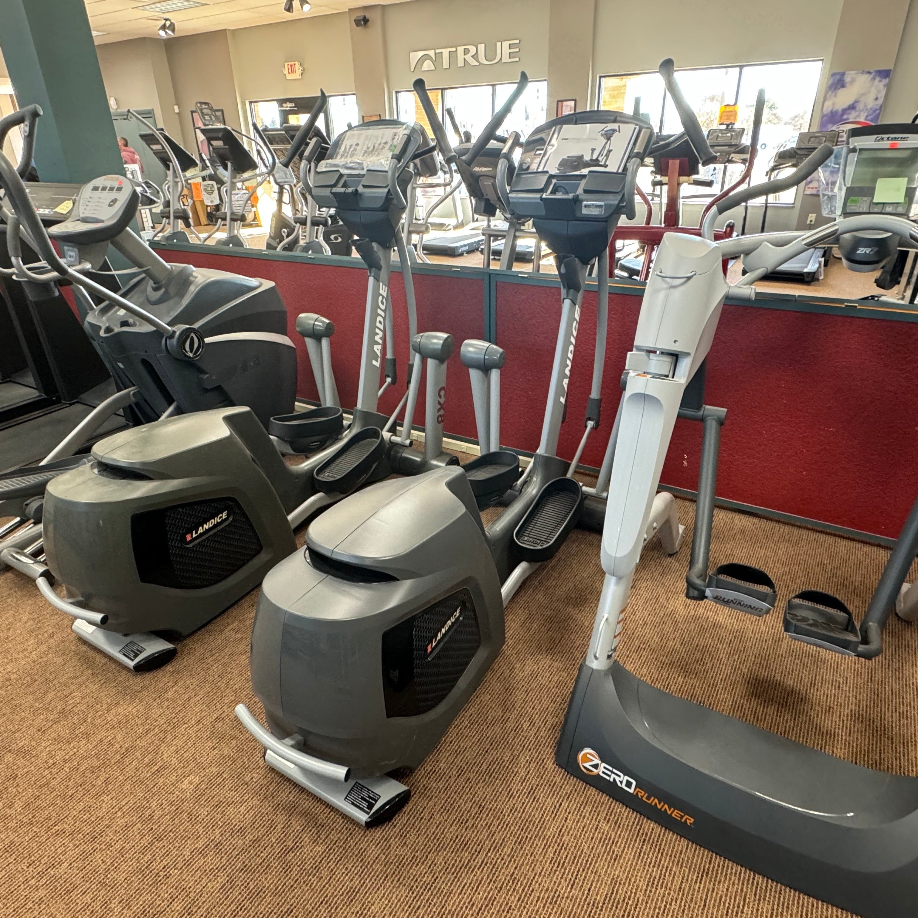 Pre-Owned Landice CX8 Elliptical